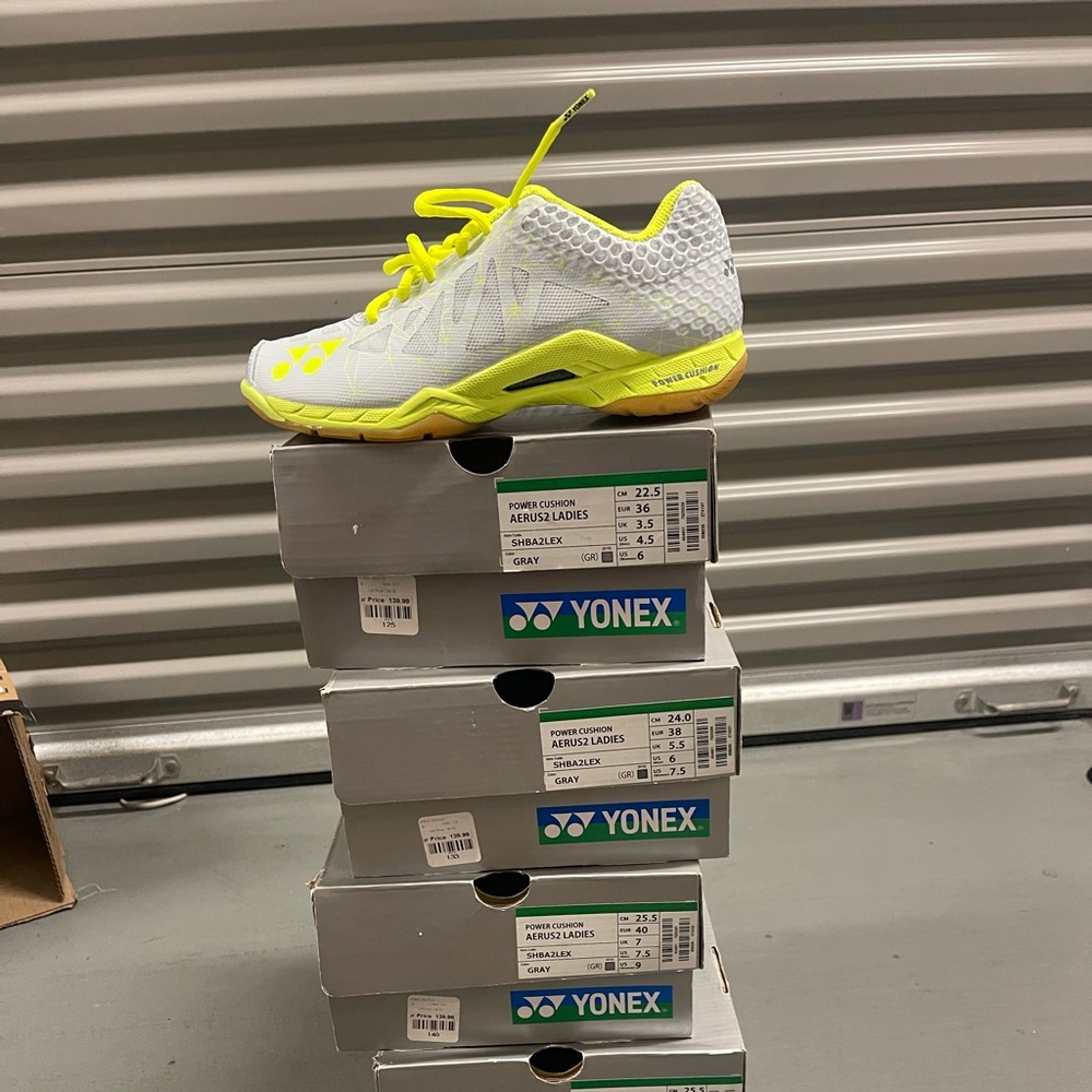 Yonex Aerus 2 tennis shoes size men 4.5 and 7